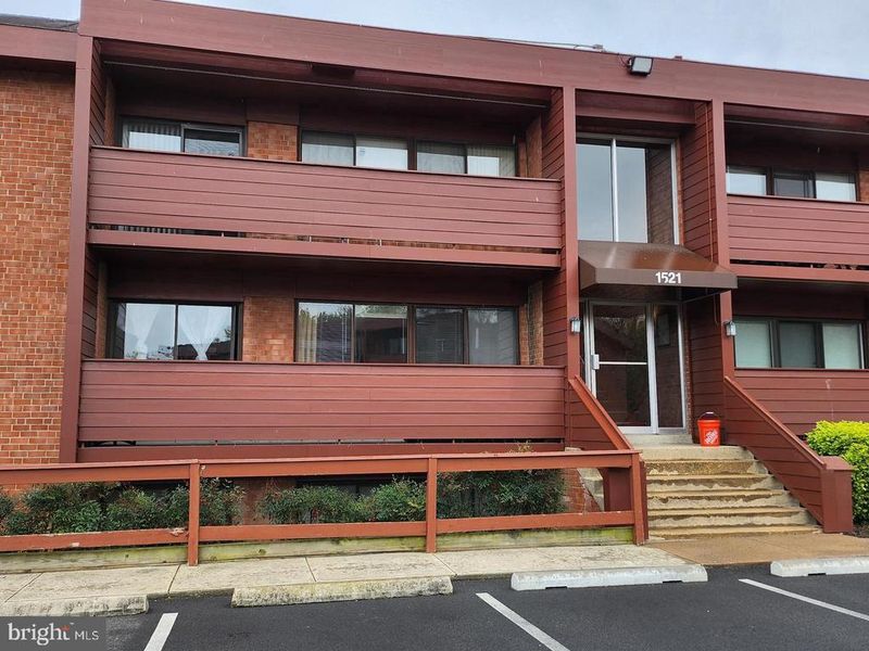 1521 S George Mason Dr #20, Arlington, VA 22204