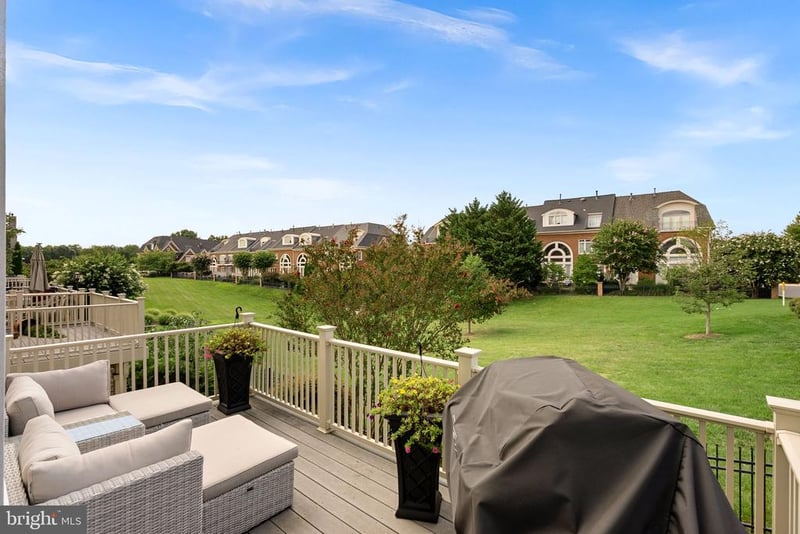 18357 Eagle Point Sq, Leesburg, VA 20176