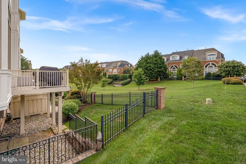 18357 Eagle Point Sq, Leesburg, VA 20176