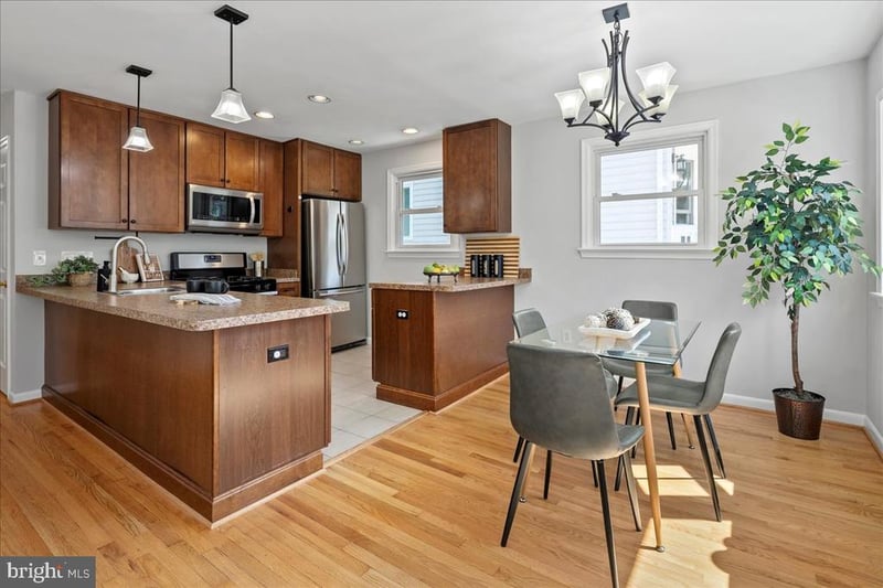 5727 6th St N, Arlington, VA 22205