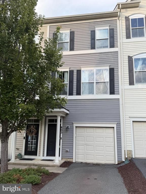 803 Woodstream Blvd #902, Stafford, VA 22556