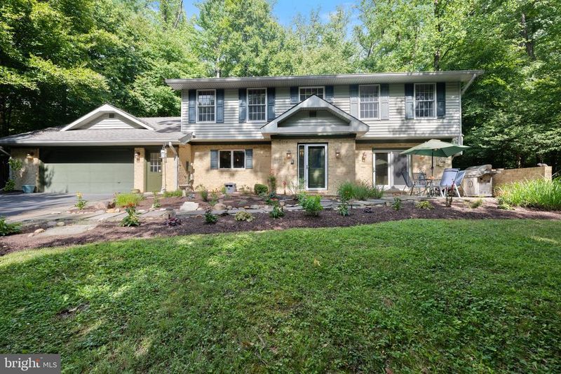 5412 Ridgecroft Dr, Camp Springs, MD 20746