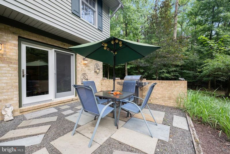 5412 Ridgecroft Dr, Camp Springs, MD 20746