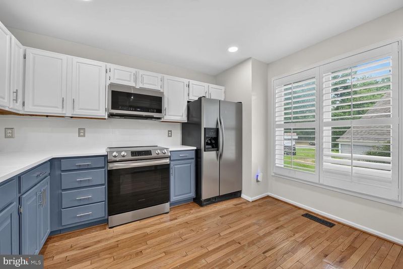 12490 Fanleaf Ct, Fairfax, VA 22033