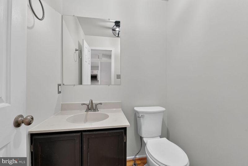 12490 Fanleaf Ct, Fairfax, VA 22033