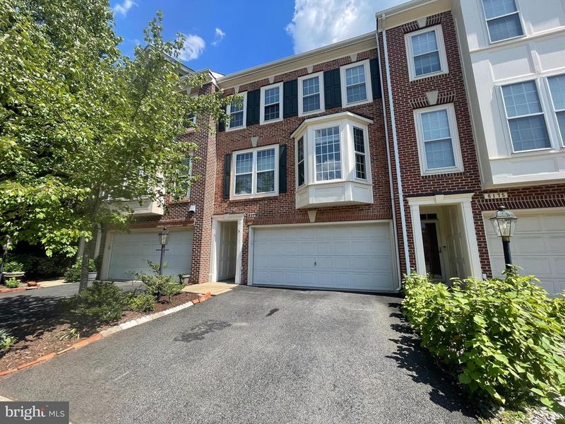 6173 Derring St, Centreville, VA 20120