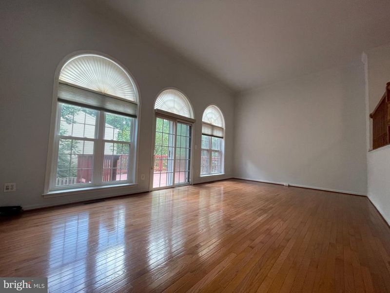 6173 Derring St, Centreville, VA 20120
