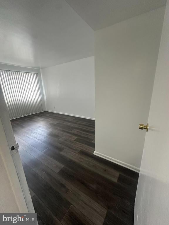 5801 Quantrell Ave #402, Alexandria, VA 22312