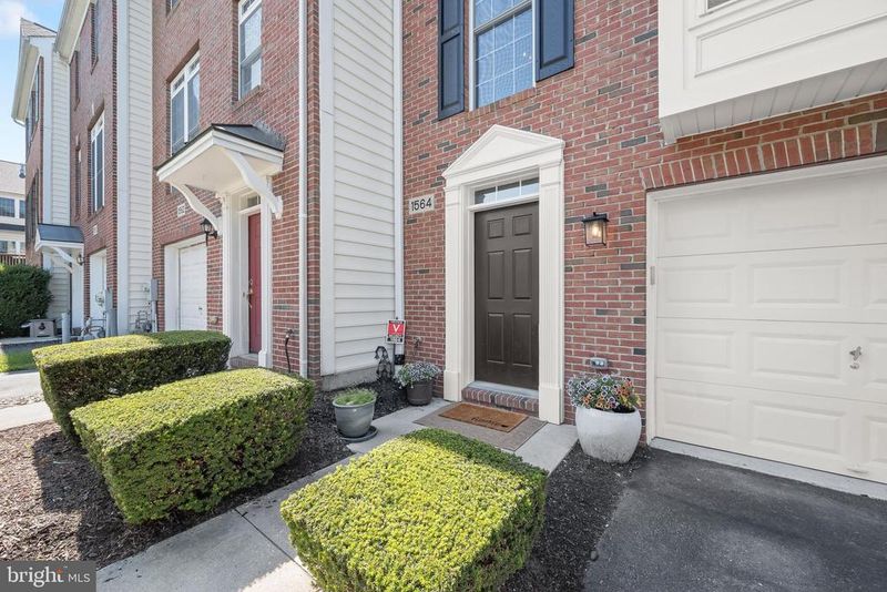 1564 Hallwood Ct, Crofton, MD 21114