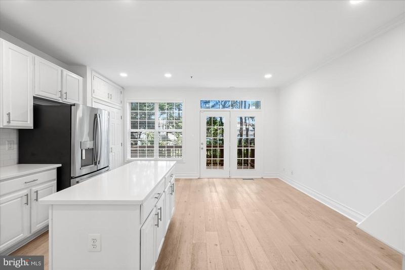 329 Helmuth Ln, Alexandria, VA 22304