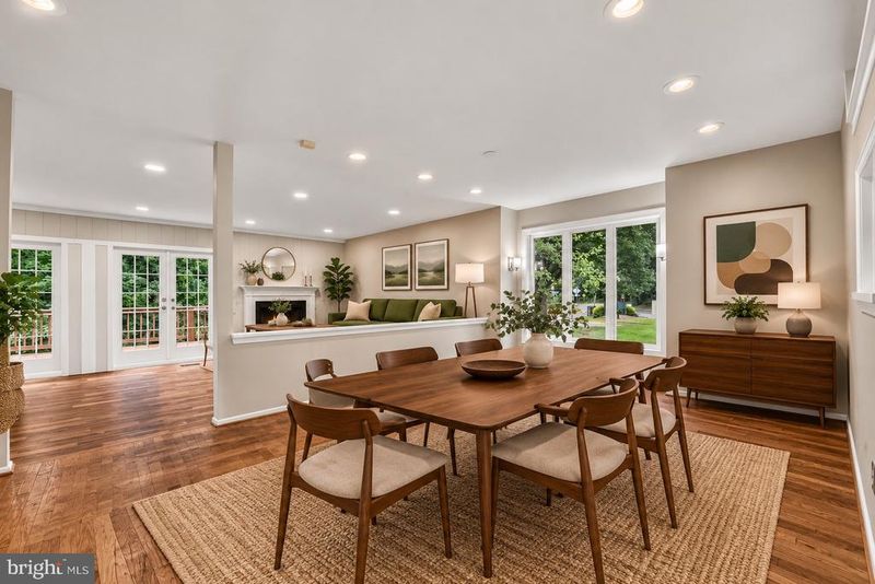 12490 Fanleaf Ct, Fairfax, VA 22033