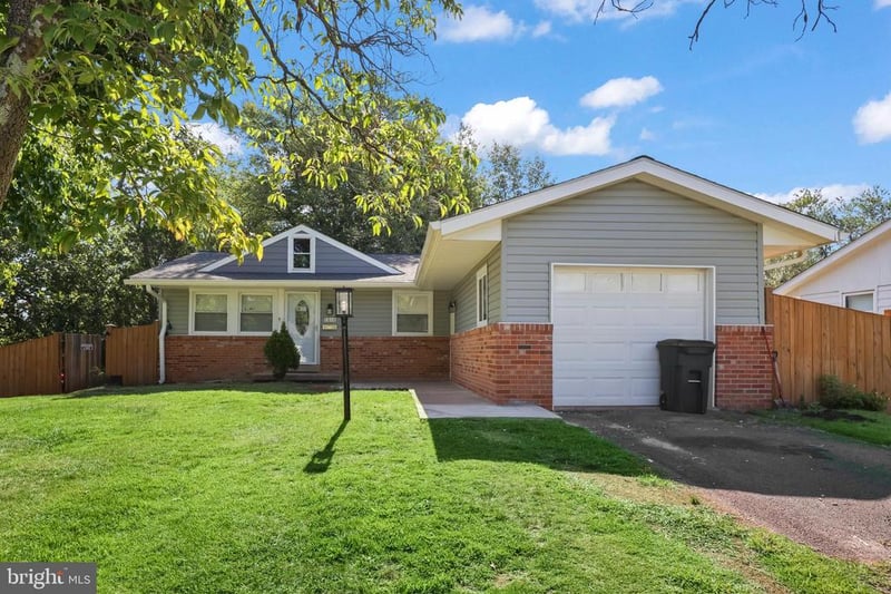 1012 S Hoga Rd, Sterling, VA 20164