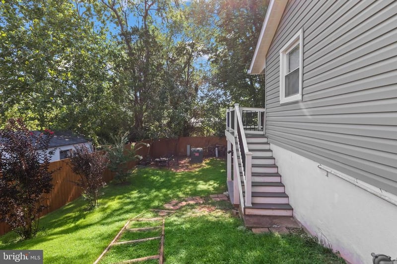 1012 S Hoga Rd, Sterling, VA 20164