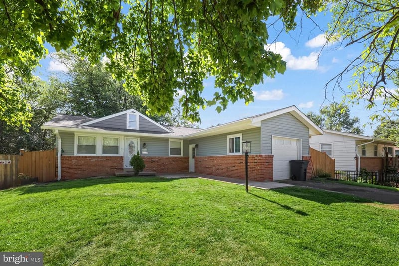 1012 S Hoga Rd, Sterling, VA 20164