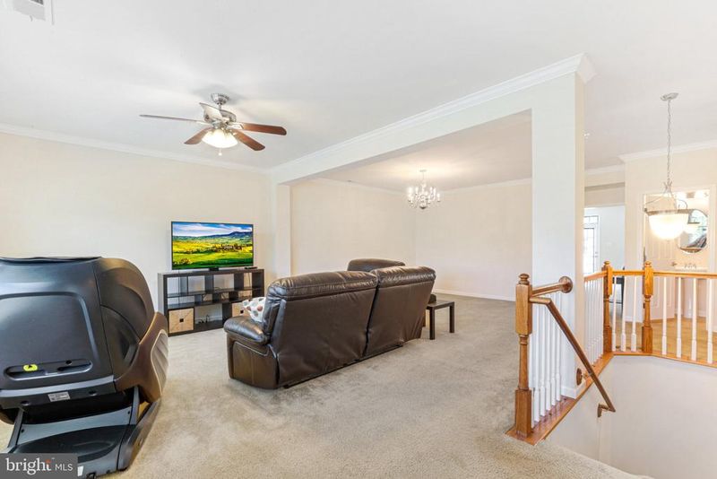 15081 Leicestershire St, Woodbridge, VA 22191