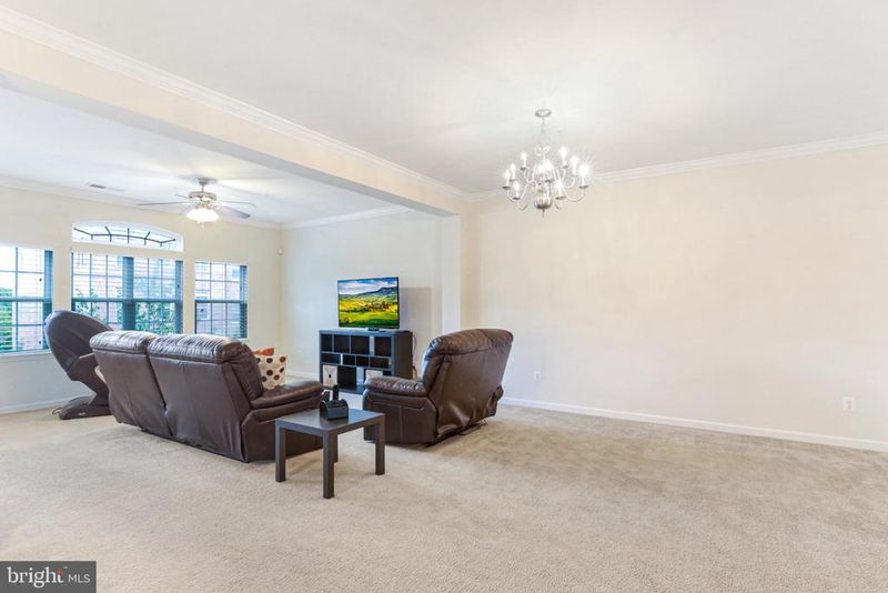 15081 Leicestershire St, Woodbridge, VA 22191