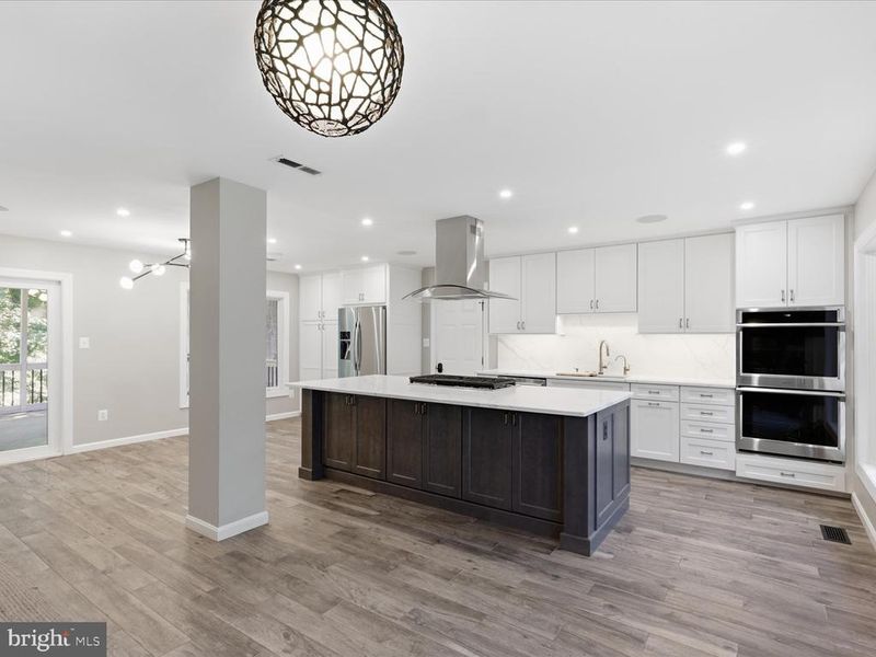 11108 Lochinver Ln, Oakton, VA 22124