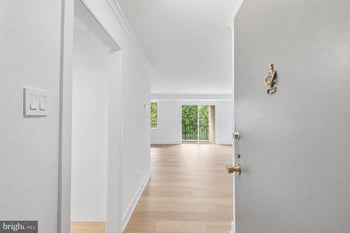 7425 Democracy Blvd #206, Bethesda, MD 20817