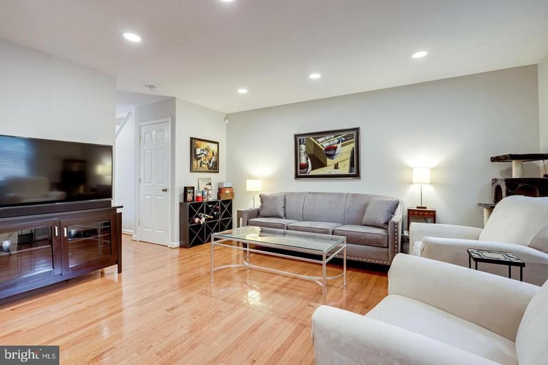 6295 Hillary Ct, Alexandria, VA 22315