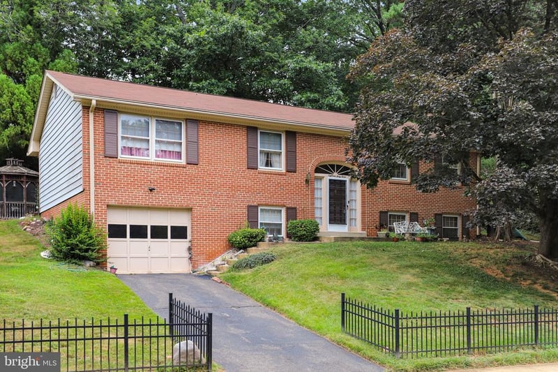 1843 Foxstone Dr, Vienna, VA 22182