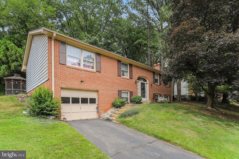 1843 Foxstone Dr, Vienna, VA 22182