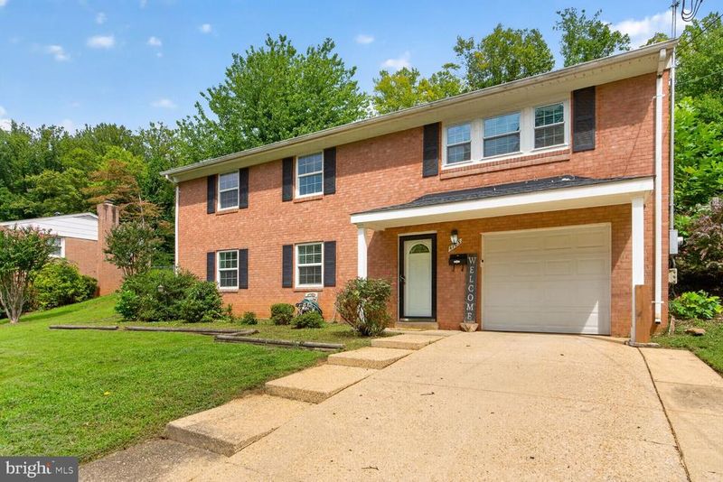 4725 Springbrook Dr, Annandale, VA 22003