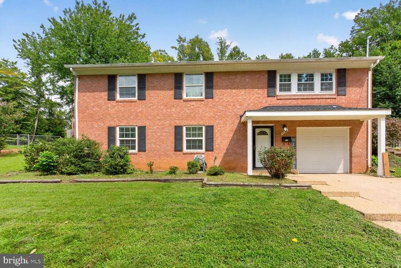4725 Springbrook Dr, Annandale, VA 22003