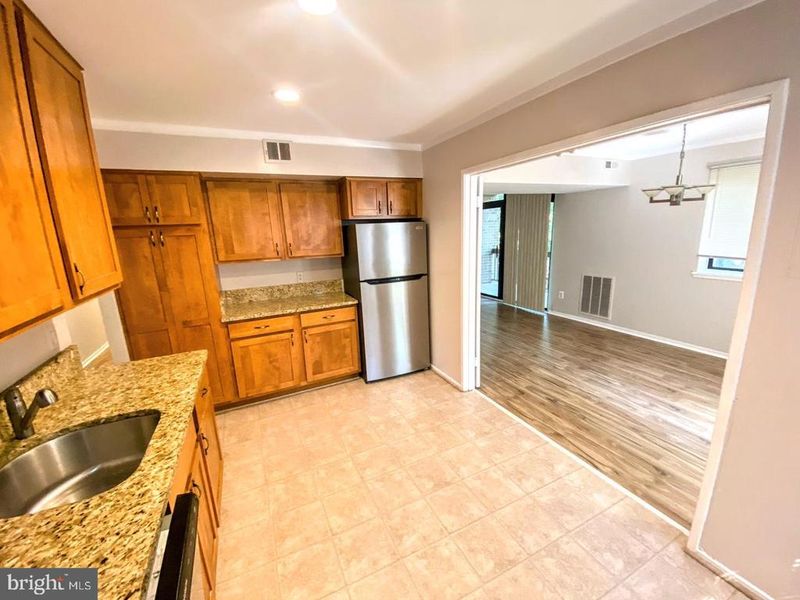 1646 Parkcrest Cir #1D/201, Reston, VA 20190