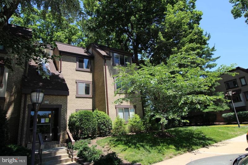 1646 Parkcrest Cir #1D/201, Reston, VA 20190