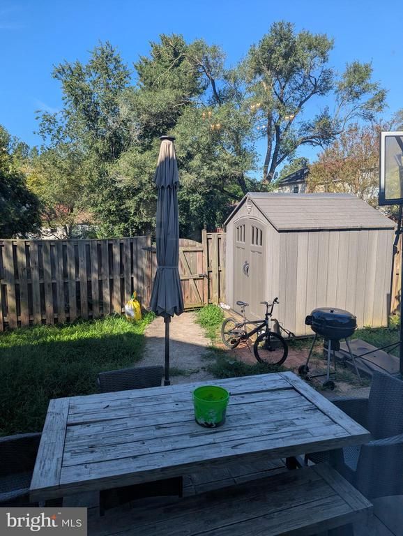 9601 Westport Ln, Burke, VA 22015
