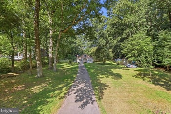 12820 Maple St, Silver Spring, MD 20904
