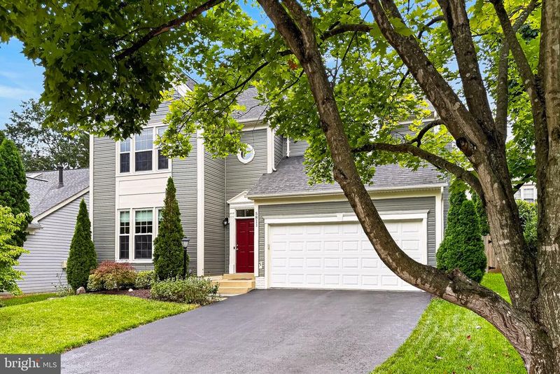 5811 Cub Stream Dr, Centreville, VA 20120