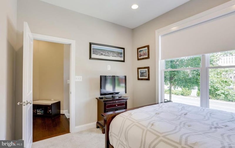 2810 11th St S #T001, Arlington, VA 22204