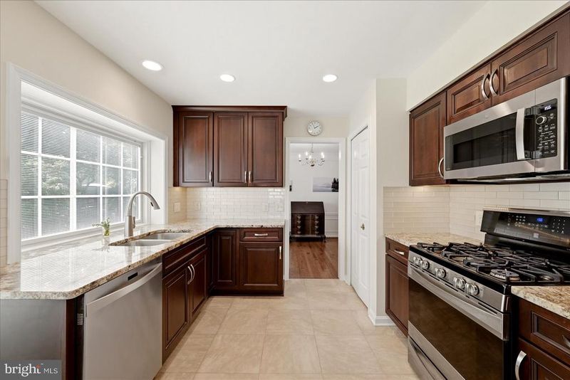 705 Foxtail Cir NE, Leesburg, VA 20176