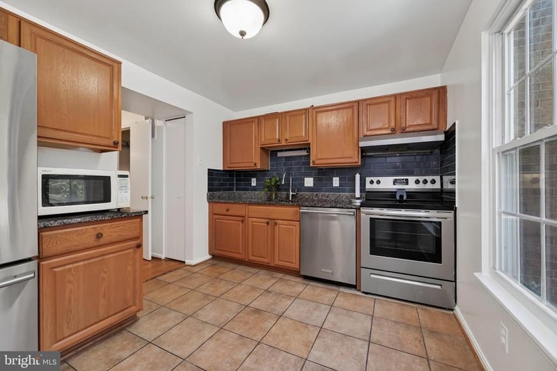 18147 Metz Dr, Germantown, MD 20874