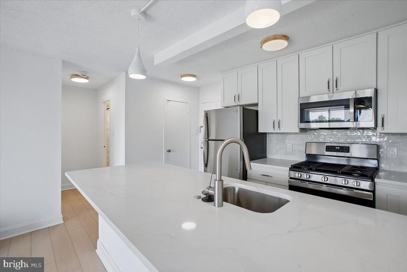 2500 N Van Dorn St #810, Alexandria, VA 22302