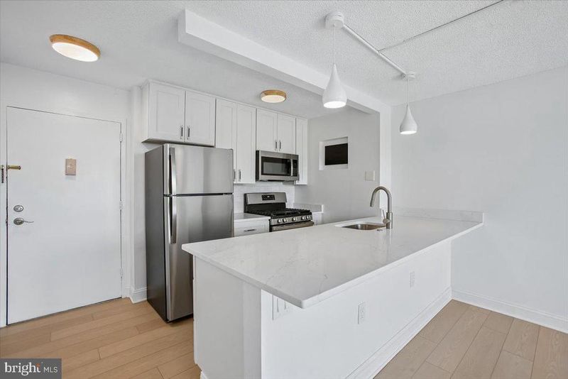 2500 N Van Dorn St #810, Alexandria, VA 22302