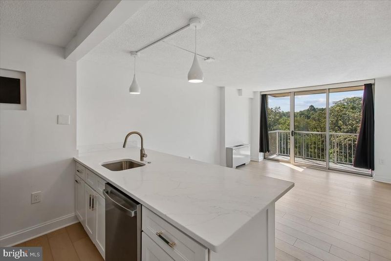2500 N Van Dorn St #810, Alexandria, VA 22302