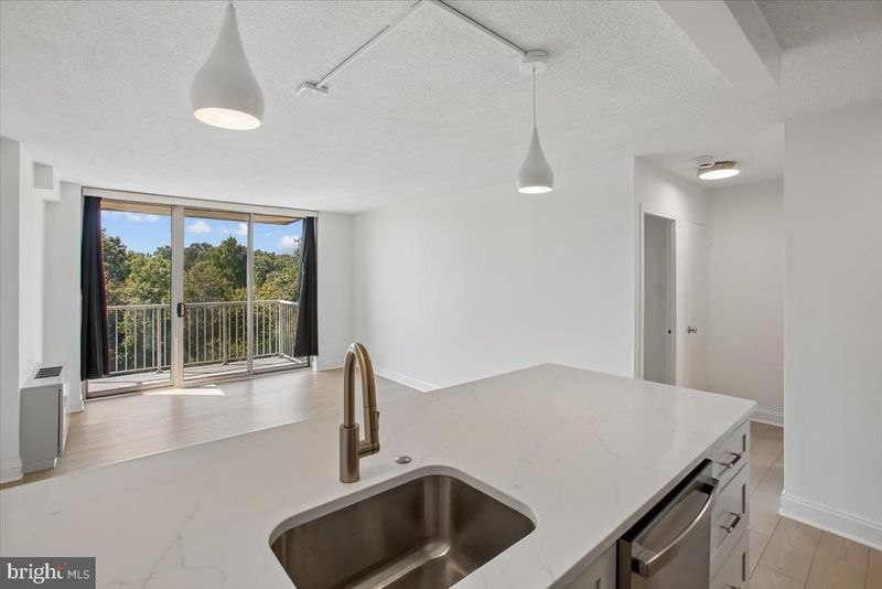 2500 N Van Dorn St #810, Alexandria, VA 22302
