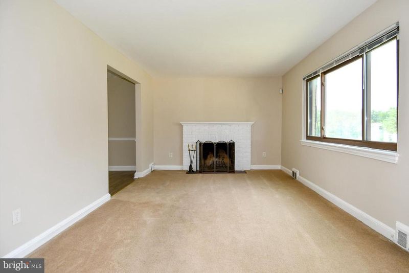 9607 Dilston Rd, Silver Spring, MD 20903