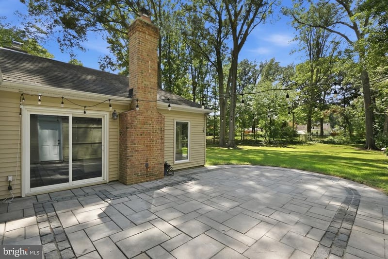 7712 Frances Dr, Alexandria, VA 22306