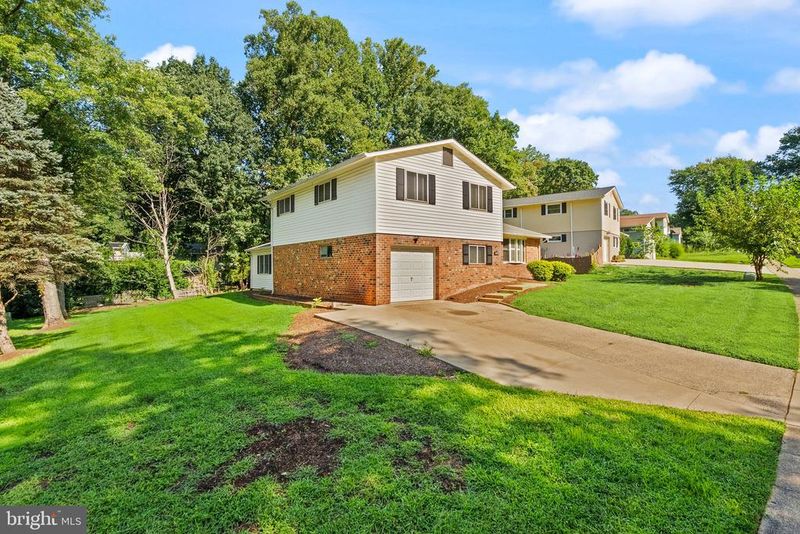 5024 Wheatstone Dr, Fairfax, VA 22032