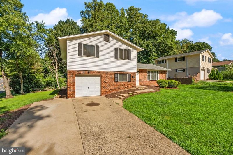 5024 Wheatstone Dr, Fairfax, VA 22032