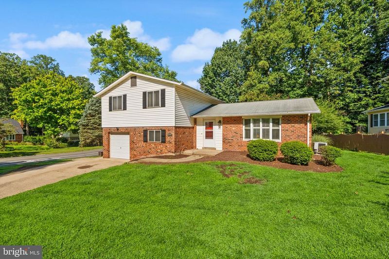5024 Wheatstone Dr, Fairfax, VA 22032