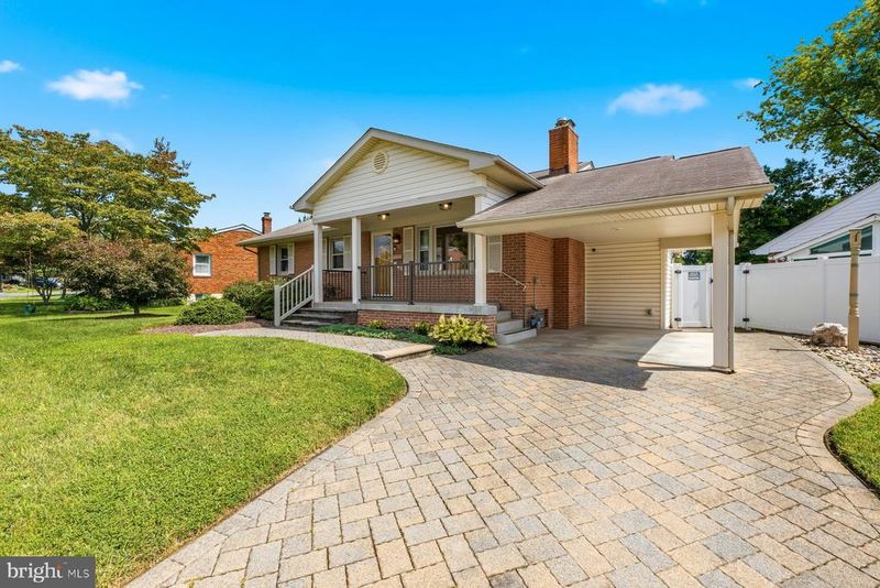 802 Young Pl, Frederick, MD 21702