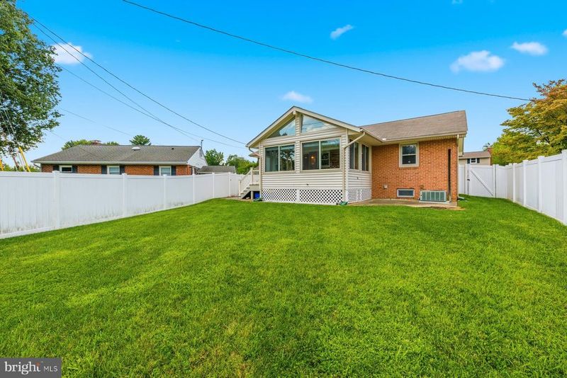 802 Young Pl, Frederick, MD 21702