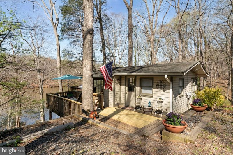 8600 Cobb Rd, Manassas, VA 20112