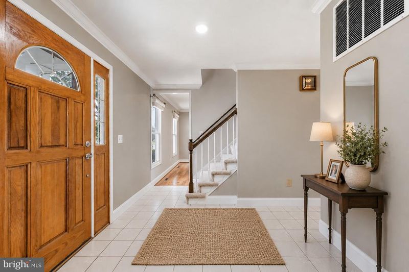 38376 Downs Ct, Hamilton, VA 20158