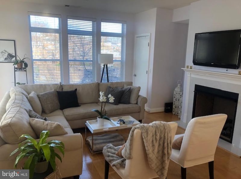 1633 N Colonial Ter #201, Arlington, VA 22209