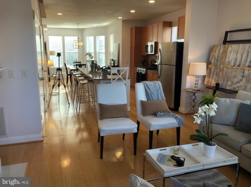 1633 N Colonial Ter #201, Arlington, VA 22209